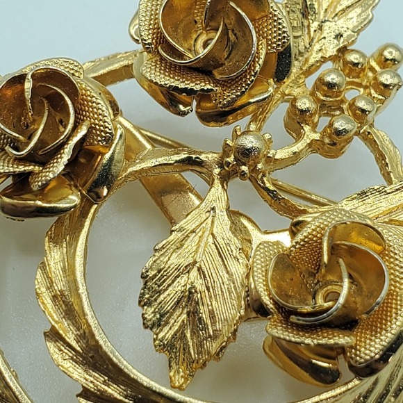 Coro Signed Gold Tone Rose Wreath Brooch Vintage Floral Pin 2" Classic Elegant - Picture 5 of 9